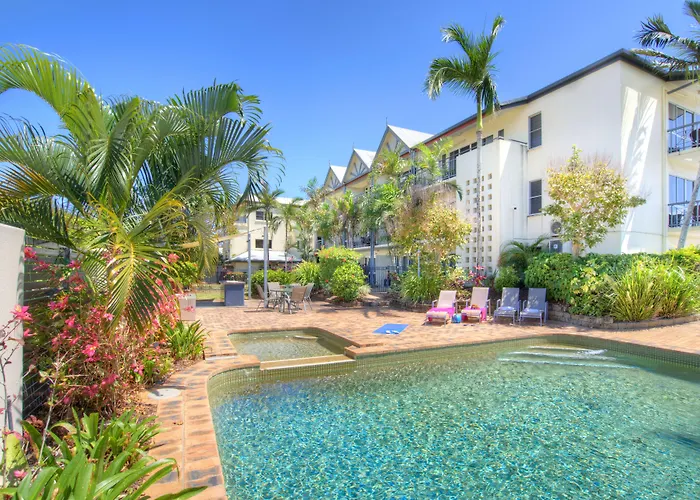 Cairns Queenslander Hotel & Apartments